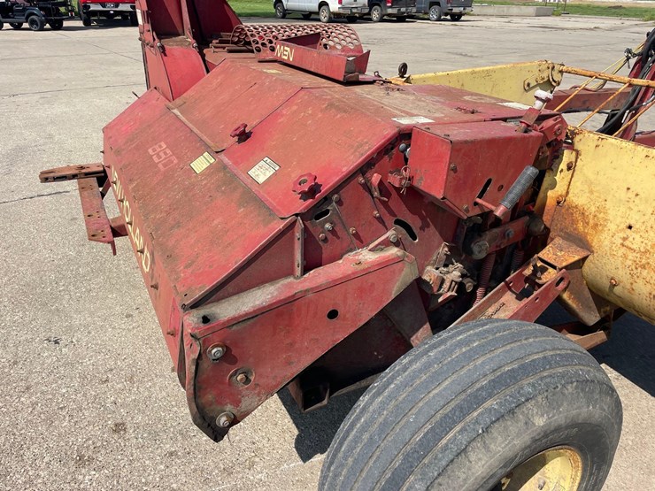new-holland-890-image-10