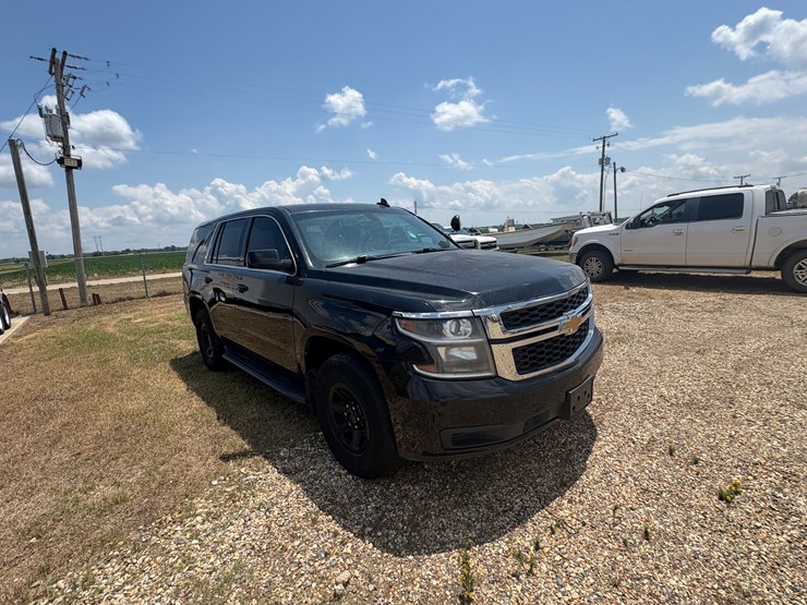 2017-chevrolet-tahoe-image-2