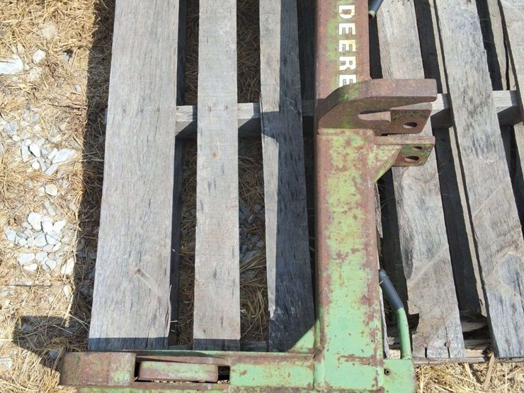 john-deere-quick-hitch-image-1