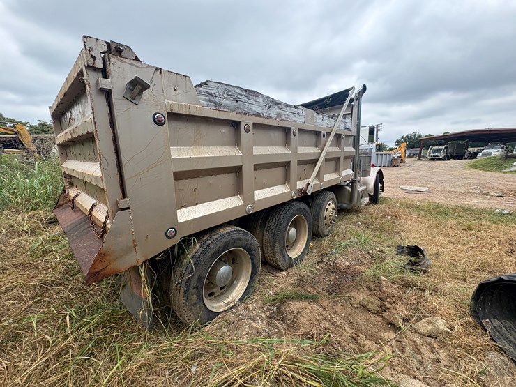 2005-peterbilt-379-image-4