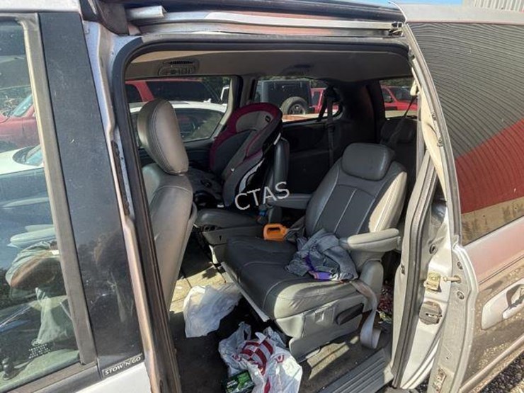 2006-dodge-grand-caravan-sxt-image-8