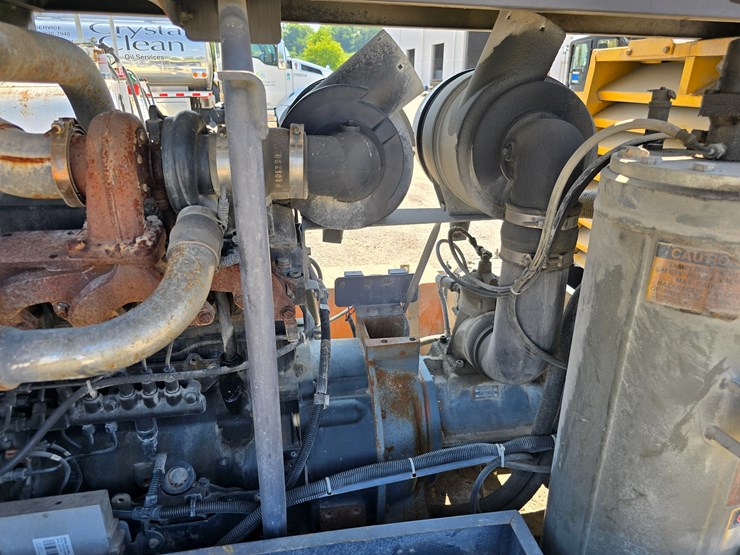 2010-atlas-copco-xas375-image-44