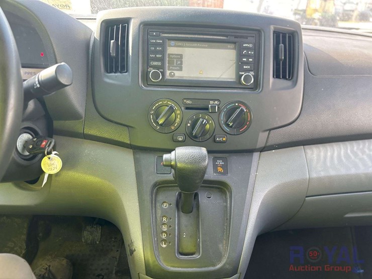 2016-nissan-nv200-image-9