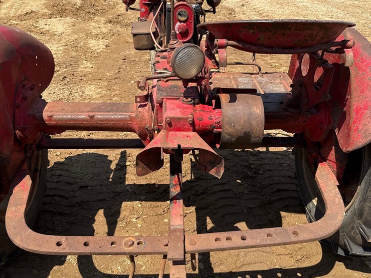 farmall-b-tractor-image-5