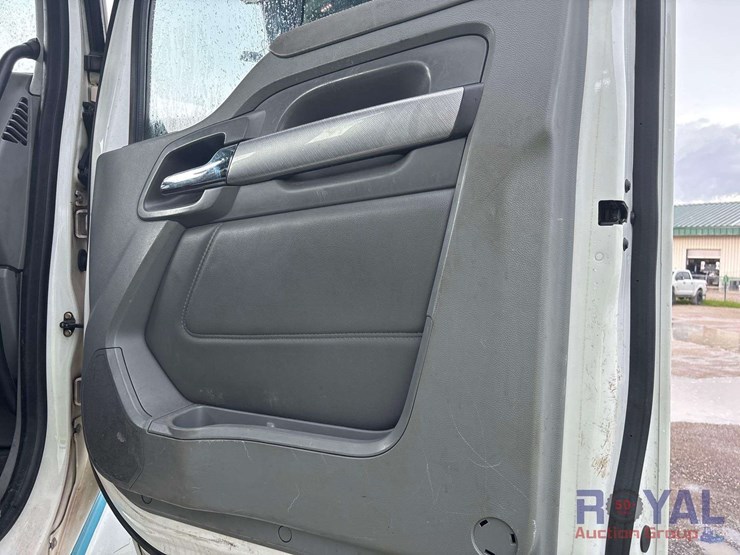 2016-kenworth-t880-image-35