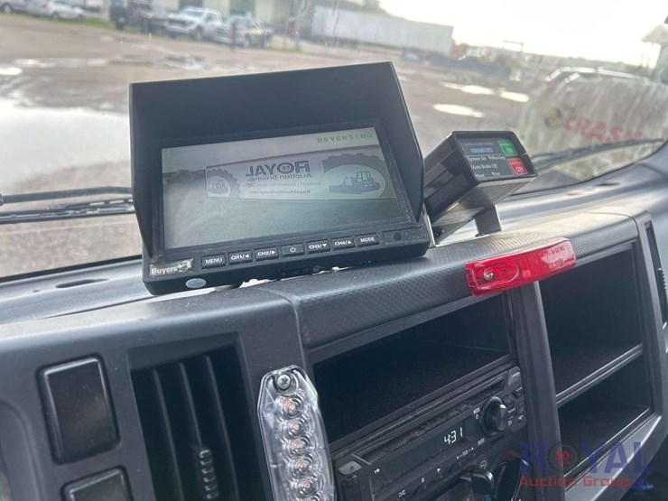 2021-isuzu-nrr-image-14
