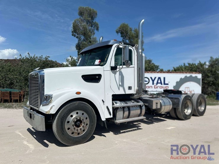 2015-freightliner-122sd-image-41