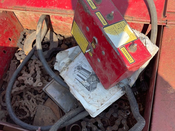new-holland-890-image-38