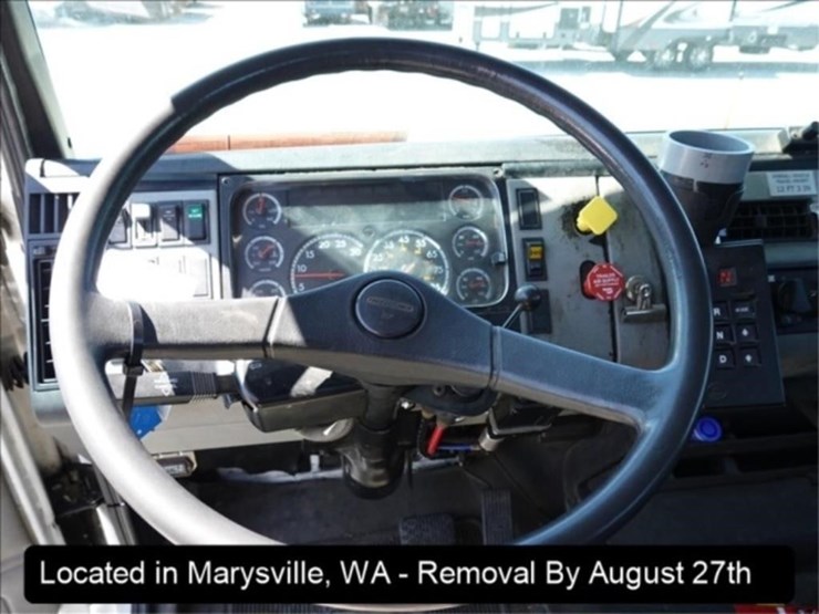 2003-freightliner-fl70-image-19