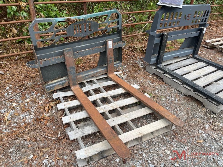 mtl-skid-steer-pallet-fork-attachment-image-1