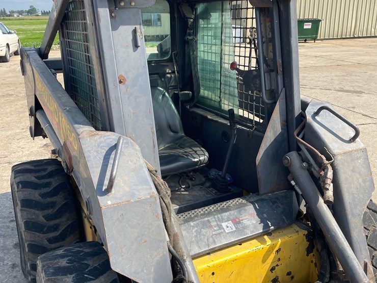 new-holland-l160-image-30