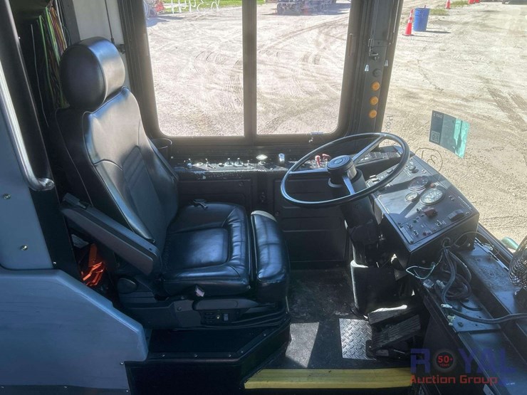 2014-gillig-low-floor-image-9