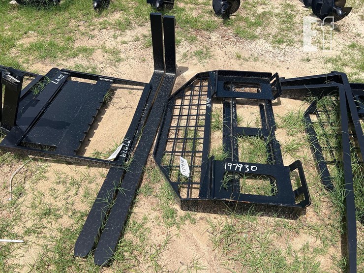 unused-future-skid-steer-pallet-forks-image-2