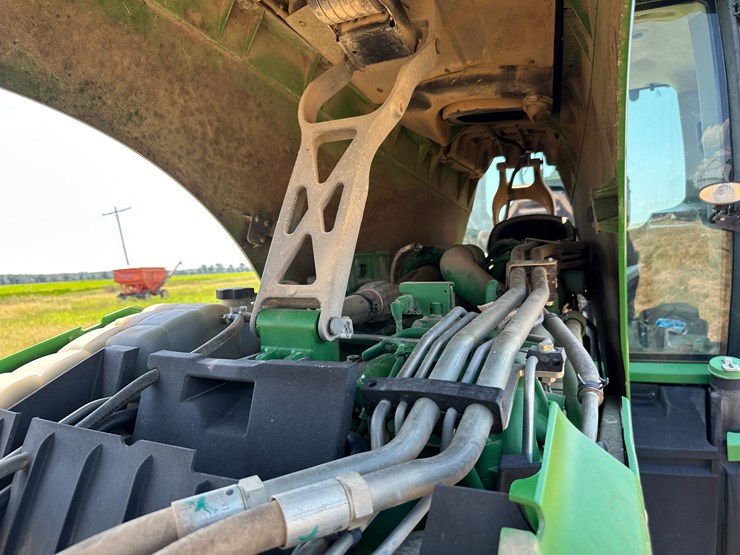 2014-john-deere-8285r-image-56