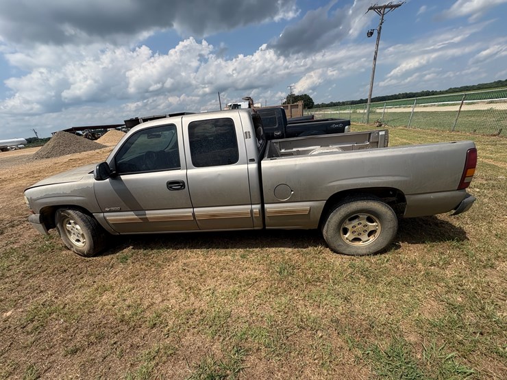 2002-chevrolet-1500-image-13