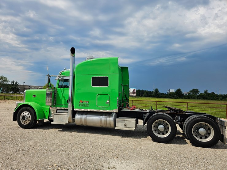 2015-peterbilt-389-image-12