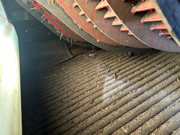 2012-case-ih-8120-image-39