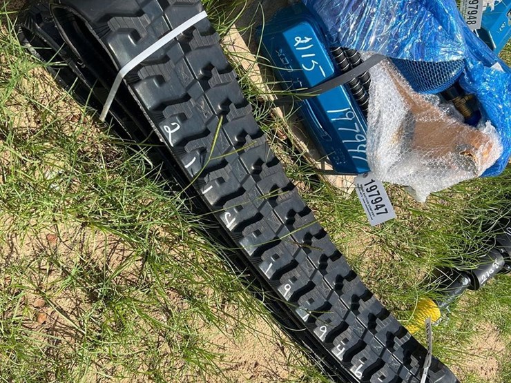 unused-future-pair-of-mini-rubber-tracks-image-1