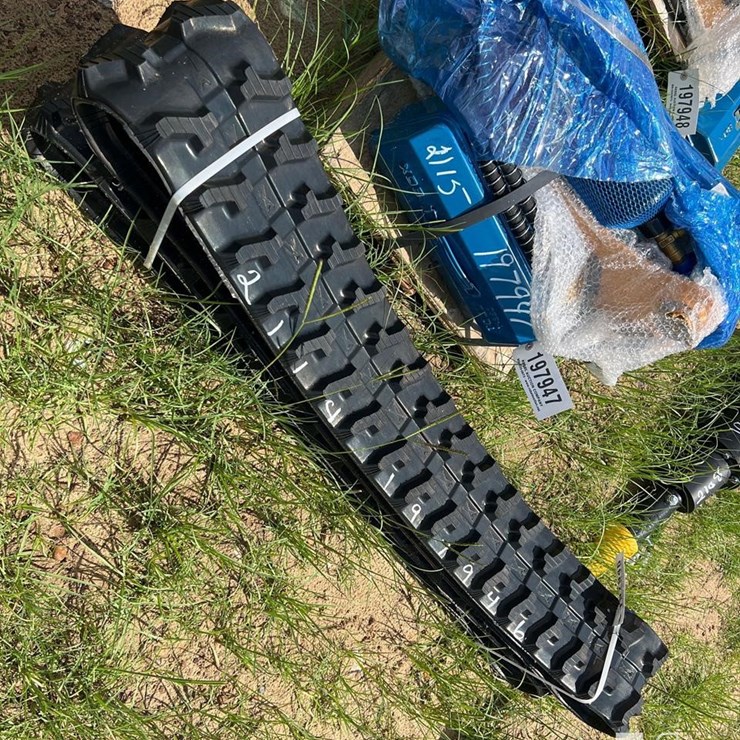 UNUSED FUTURE PAIR OF MINI RUBBER TRACKS