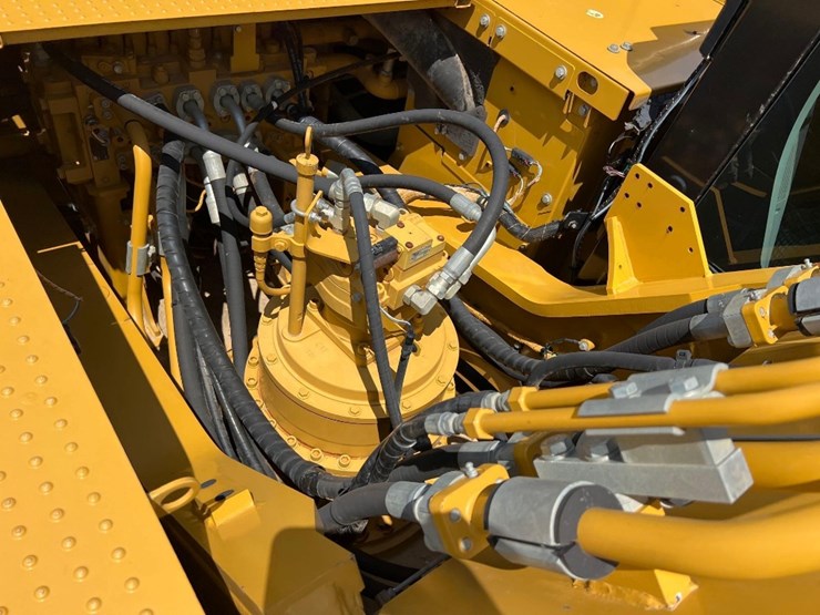 2020-caterpillar-336-image-18