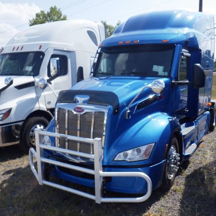 2023 PETERBILT 579