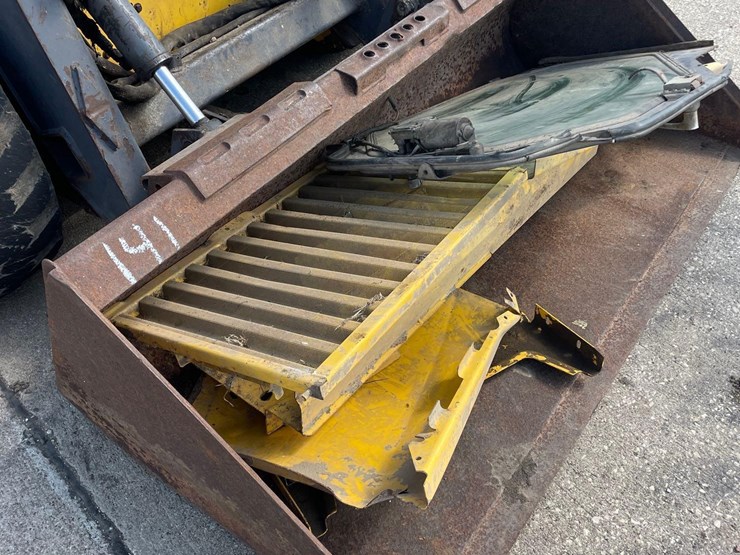 new-holland-l160-image-13