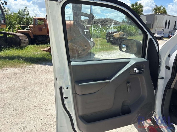 2016-nissan-frontier-image-9