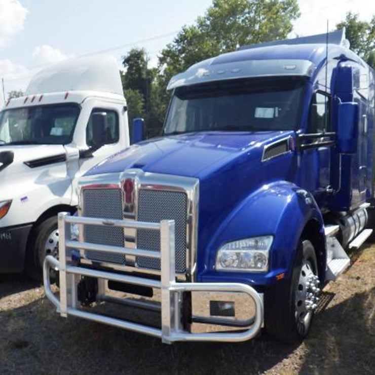 2022 KENWORTH T880
