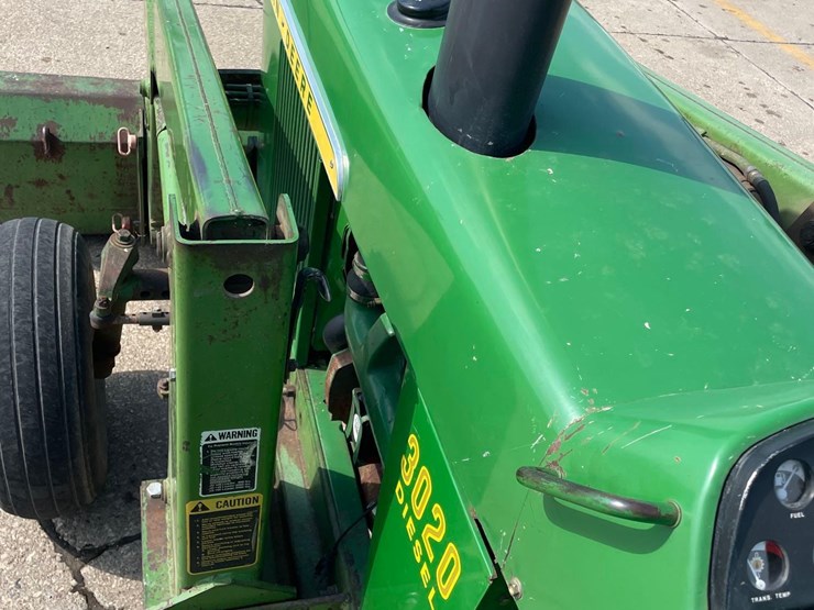 john-deere-3020-image-40