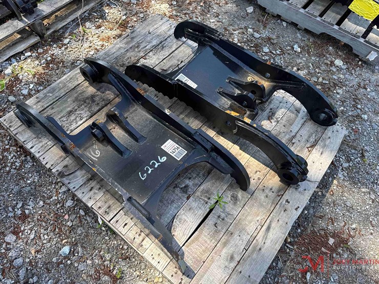 (2)-unused-two-finger-excavator-thumbs-image-1