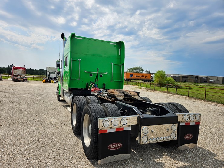 2015-peterbilt-389-image-18