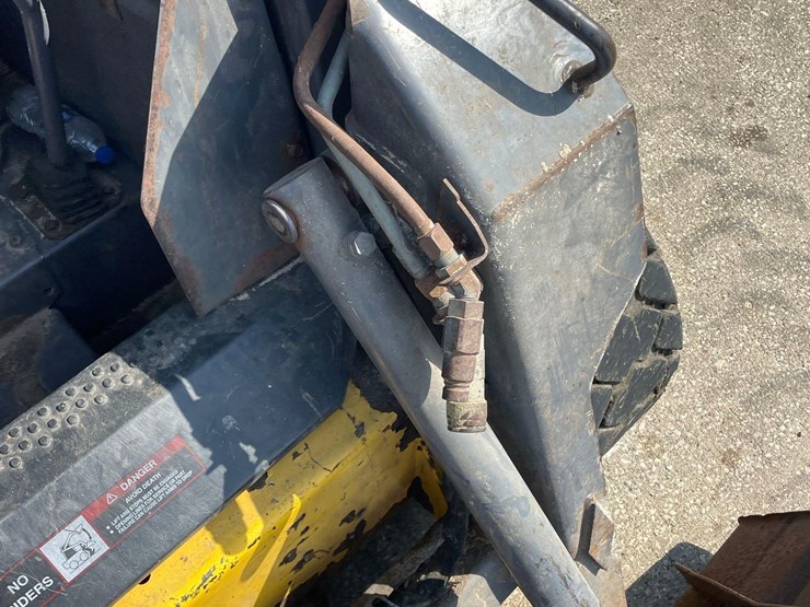 new-holland-l160-image-33