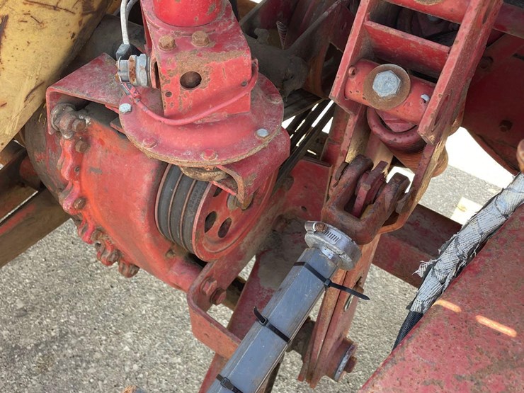new-holland-890-image-33