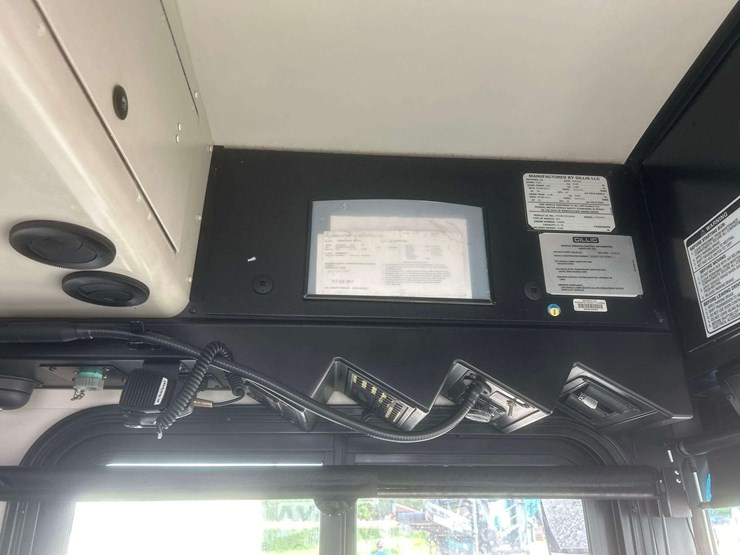 2014-gillig-low-floor-image-17