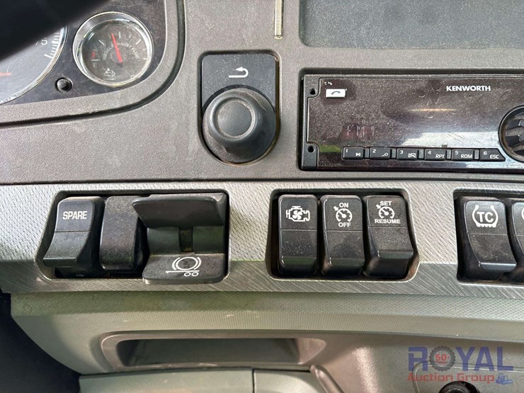 2019-kenworth-t880-image-17