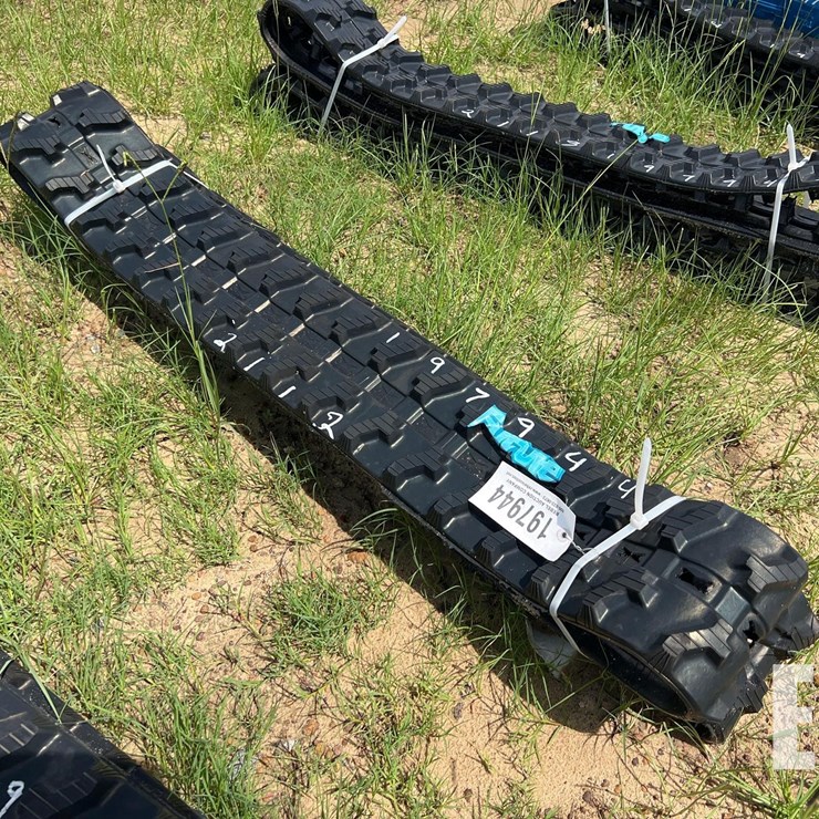 UNUSED FUTURE PAIR OF MINI RUBBER TRACKS