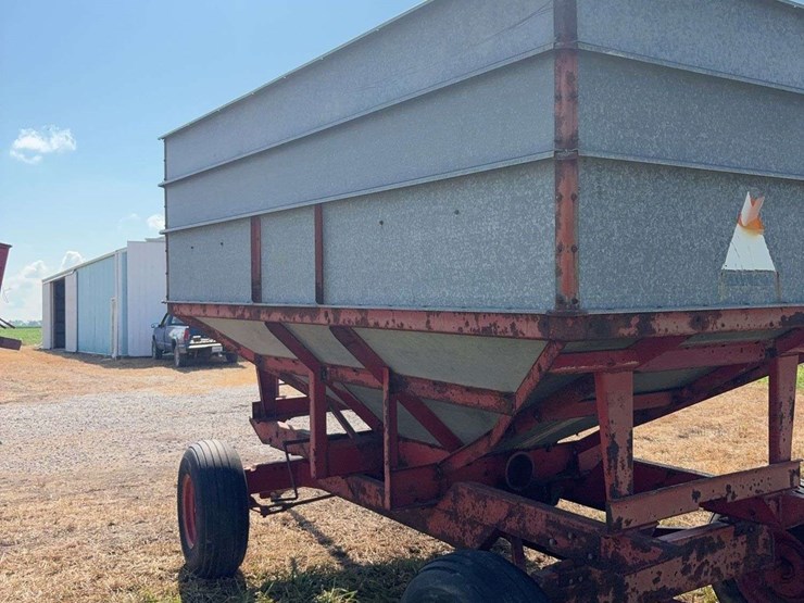 1974-heides-325-bushel-center-dump-gravity-wagon-image-9