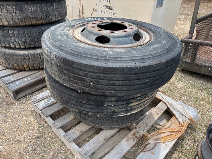 #79739-•-3-tires-and-rims-image-2