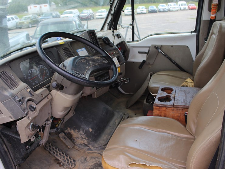 2004-vactor-2100-image-19