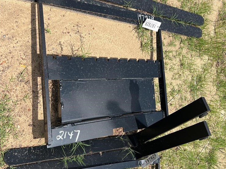 unused-future-mini-skid-steer-pallet-forks-image-1