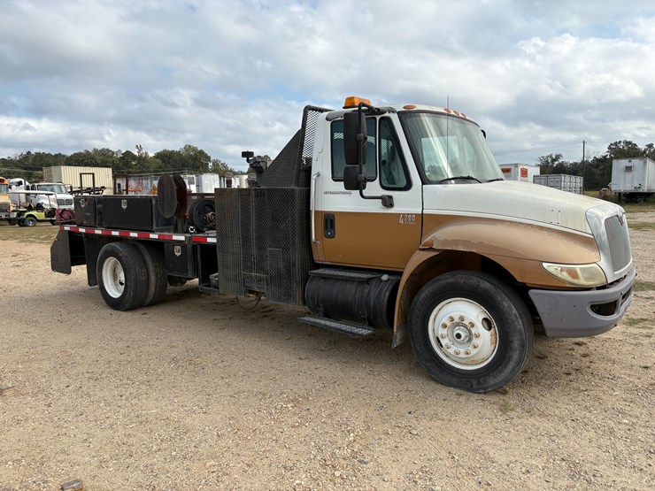 2005-international-durastar-4200-image-5
