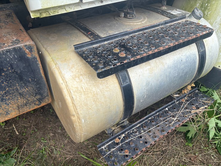 2009-international-durastar-4300-image-12