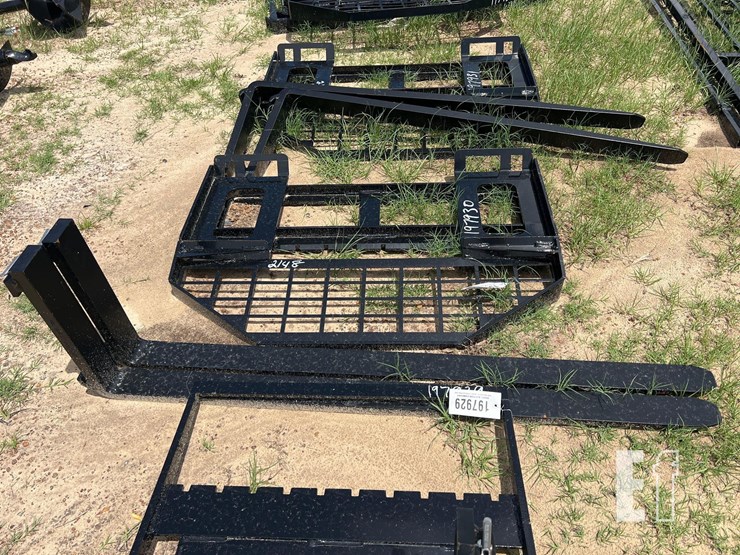 unused-future-skid-steer-pallet-forks-image-1