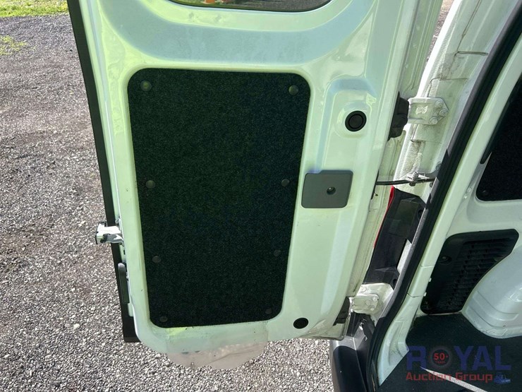 2016-nissan-nv200-image-25