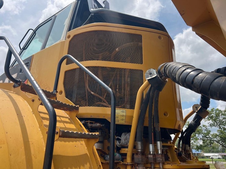 2014-caterpillar-740b-image-14