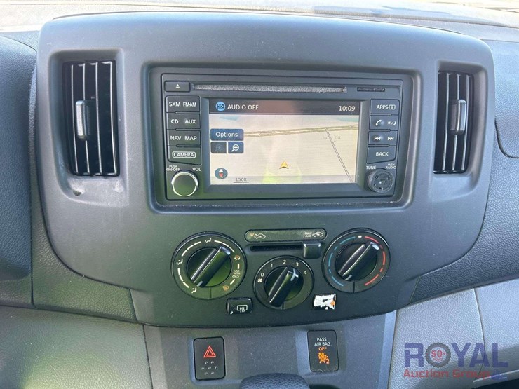 2016-nissan-nv200-image-16