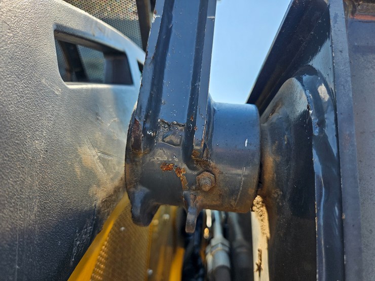 2010-deere-320d-image-69