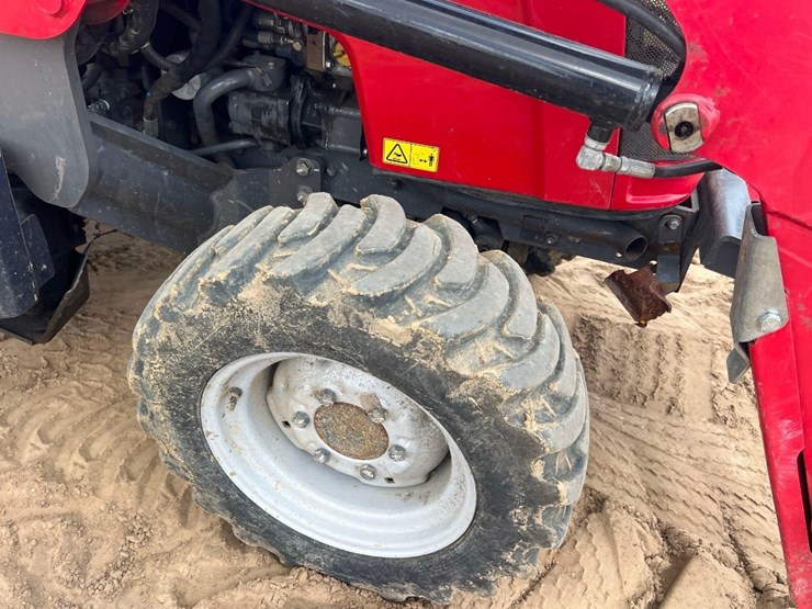 2022-massey-ferguson-1835e-image-19