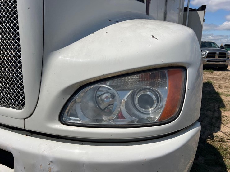 2016-kenworth-t270-image-9