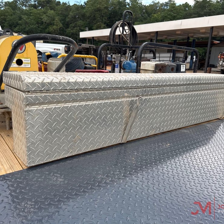 ALUMINUM TRUCK TOOL BOX